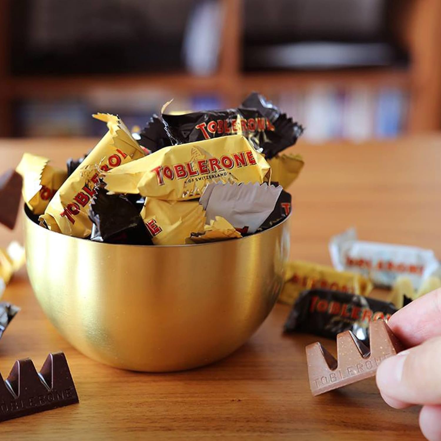 Toblerone Extra Large Tub, Assorted Milk, White & Dark Chocolate, 904 g - Image 4